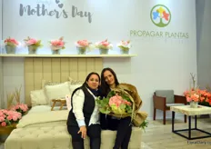 Zandra Duarte and Ruth Espinosa at Propagar Plantas, one of the two carnation breeders of Colombia.